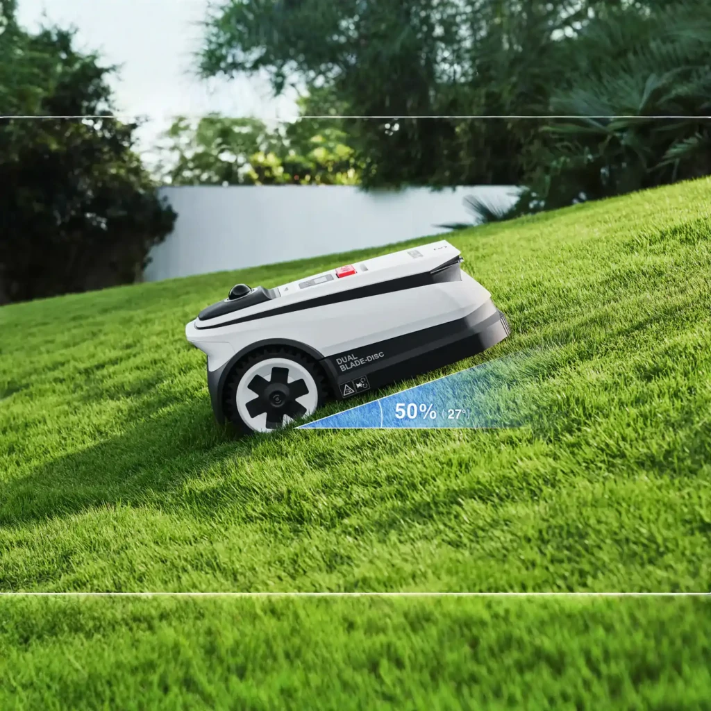 Ecovacs GOAT A1600 LiDAR PRO noir, vue avant en angle: capteur LiDAR, bouton STOP rouge, caméra frontale et trimmer TrueEdge - Ítem11