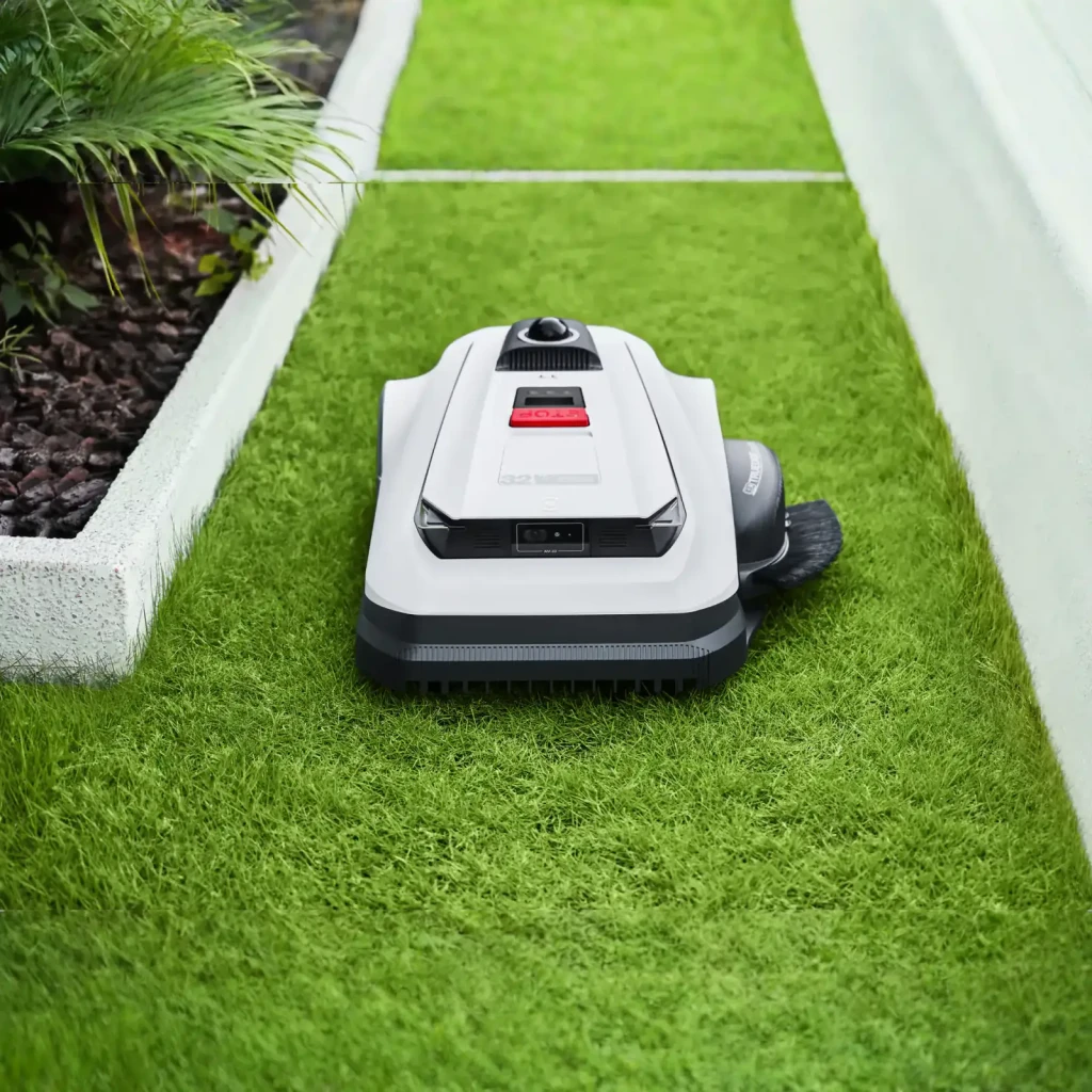 Ecovacs GOAT A1600 LiDAR PRO noir, vue avant en angle: capteur LiDAR, bouton STOP rouge, caméra frontale et trimmer TrueEdge - Ítem9