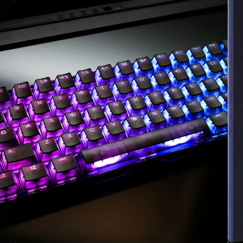 Ducky ONE 3 Aura Black Mini 60% MX-Red preto, vista superior: iluminação RGB arco-íris em carcaça transparente escura - Item2