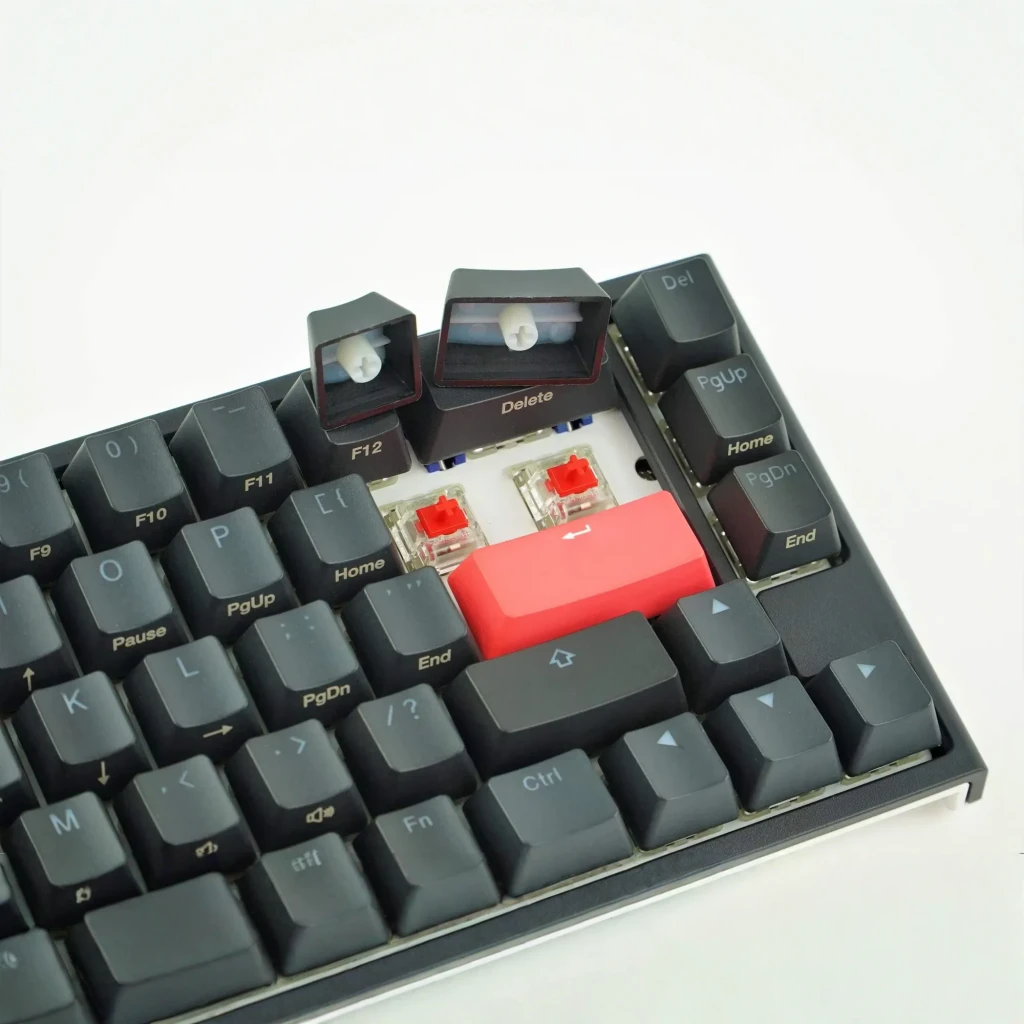 Ducky ONE 3 Aura Black Mini 60% MX-Red preto, vista superior: iluminação RGB arco-íris em carcaça transparente escura - Item3