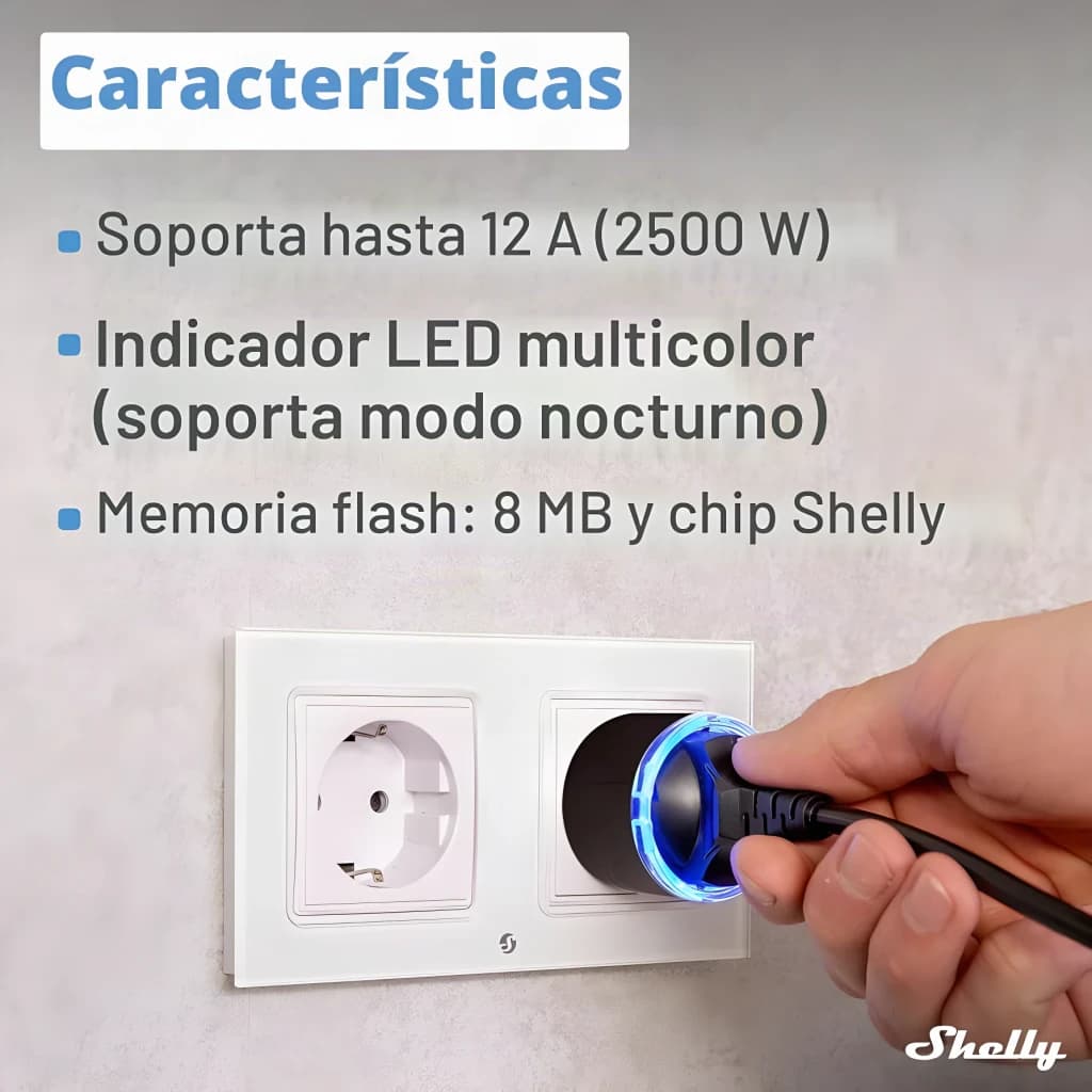 Prise intelligente Shelly Plug S Gen3 Matter Noir 12A, en utilisation: main branchant un câble avec anneau LED bleu allumé