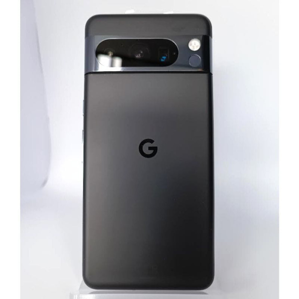 Smartphone Google Pixel 8 5G color obsidiana, pantalla sin bordes con cámara frontal perforada, doble cámara trasera horizontal y acabado negro elegante - Ítem1