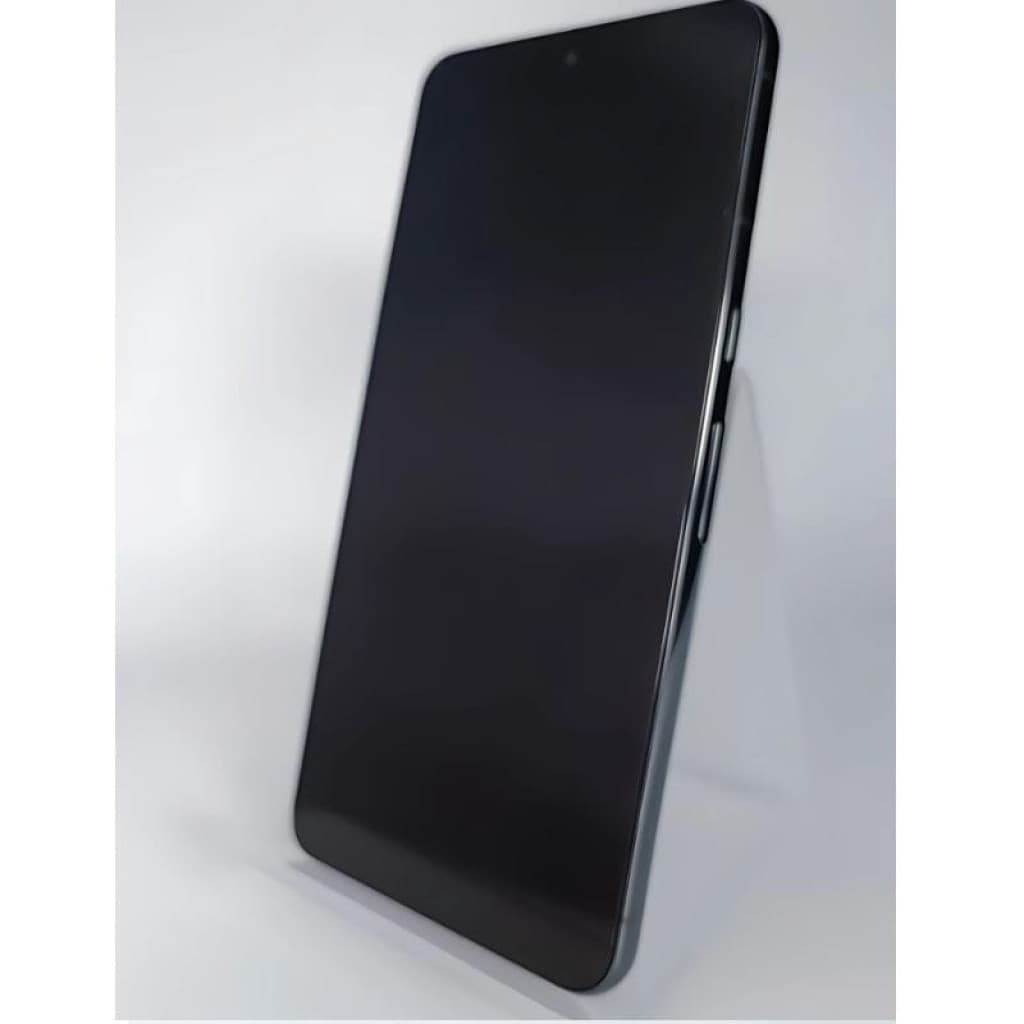 Google Pixel 8 5G obsidienne reconditionné bon état, écran large sans bordures, façade noire brillante, boutons latéraux argentés, design fin et élégant