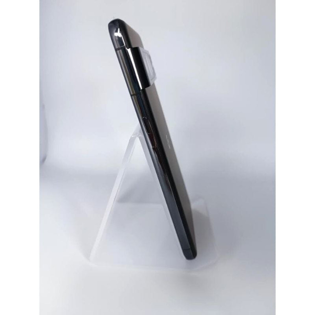 Smartphone Google Pixel 8 5G color obsidiana, pantalla sin bordes con cámara frontal perforada, doble cámara trasera horizontal y acabado negro elegante - Ítem4
