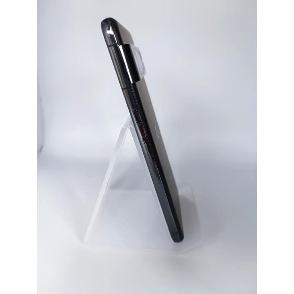 Google Pixel 8 5G obsidienne, tranche latérale fine, module photo en barre saillant, boutons volume et alimentation visibles, support transparent inclus