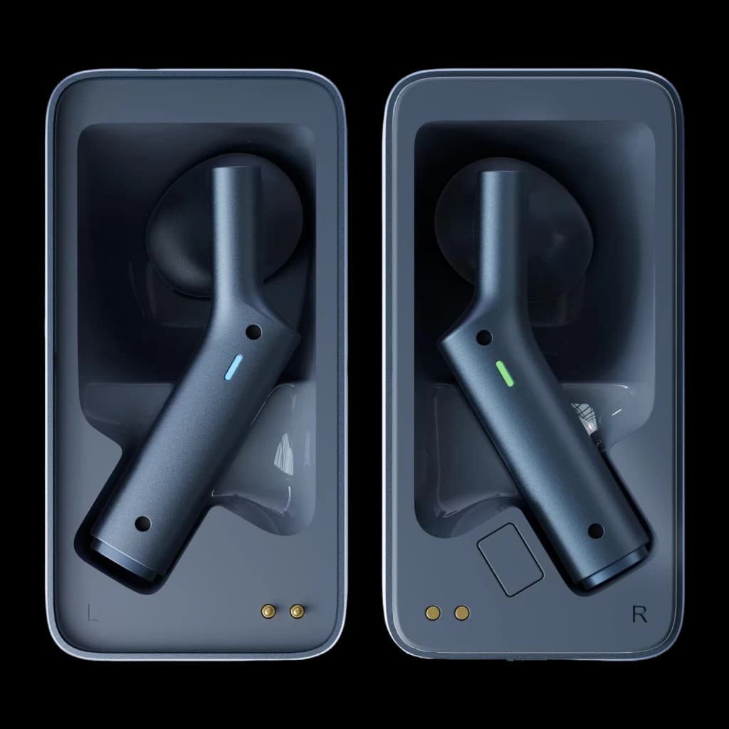 Auriculares Tradutores Timekettle W4 Plus Azul com design ergonômico, acabamento azul fosco, indicadores LED e base de carregamento L e R integrada