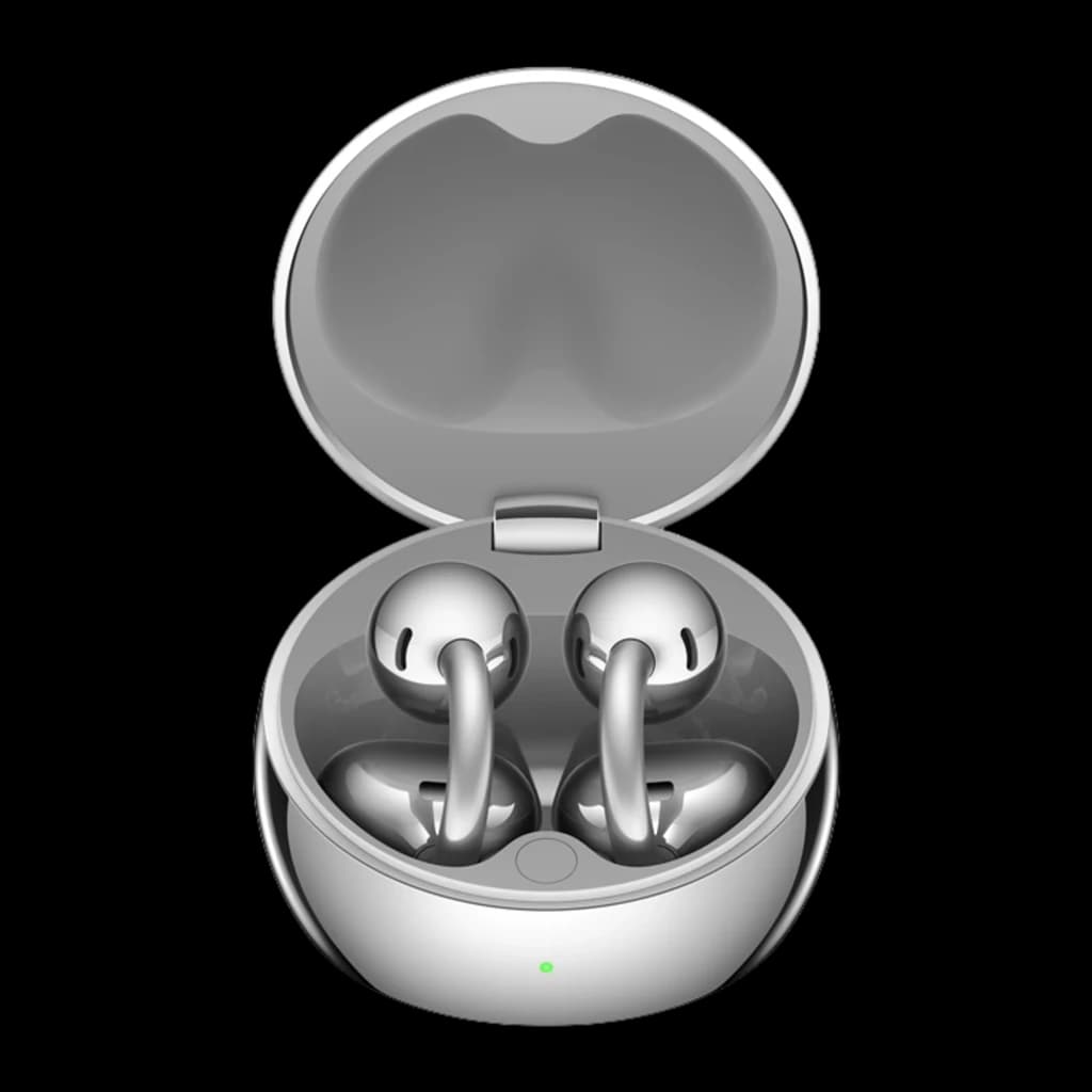 Estojo prateado compacto com dois auriculares open-ear metálicos brilhantes, formato em C, indicador LED frontal verde e interior cinza moldado para encaixe