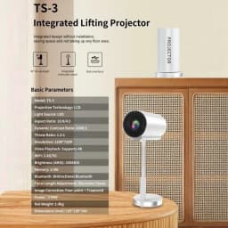Proyector TS-3 plateado en soporte metálico, lente frontal con ventilación lateral, logo PROJECTOR en el cuerpo cilíndrico; diseño compacto y minimalista