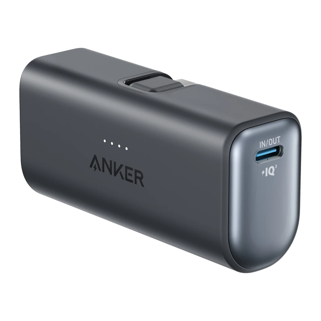 Anker Powerbank Nano 22,5 W negro, vista en ángulo: puerto USB-C IN/OUT con IQ3, indicadores LED y correa superior