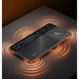 Nubia Neo 5 Max 8GB/256GB Titanium Gold com traseira preta fosca, módulo triplo de câmeras, acentos azuis, logo iluminado e gatilhos Neo Triggers 5.0