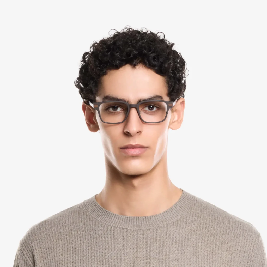 Even Realities G2 Brown Rectangular Graduable, vista frontal: modelo con gafas puestas, montura rectangular marrón, vista