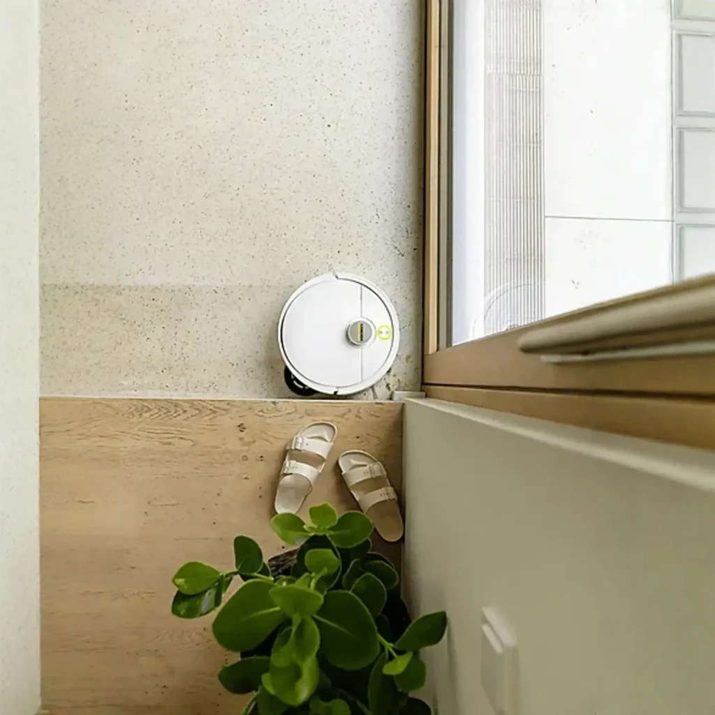 Kärcher RVM 4 Comfort 300 L branco, vista lateral: aspirador robô acoplado à base de esvaziamento automático com depósito - Item4