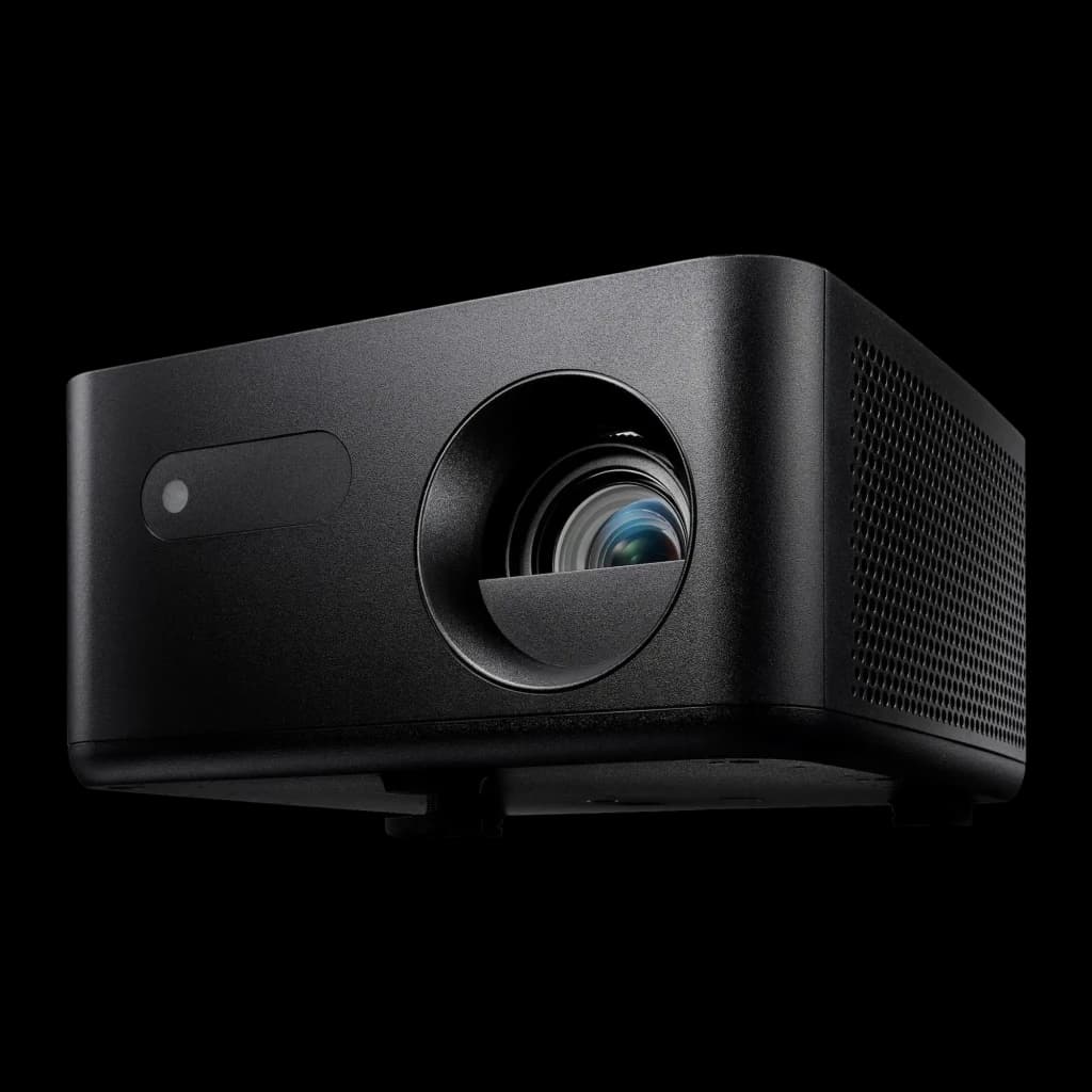 Optoma Photon Life PH31 1080p noir, vue avant-latérale basse: objectif au premier plan, capteur et grille latérale droite