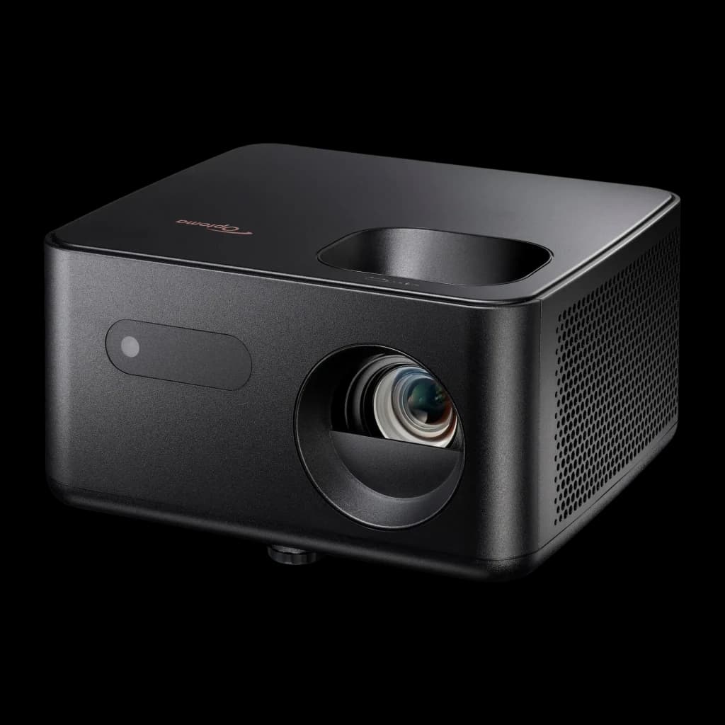 Optoma Photon Life PH31 1080p noir, vue avant-latérale avec panneau supérieur: objectif, logo Optoma sur le couvercle