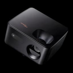 Optoma Photon Life PH31 1080p noir, vue supérieure en angle: objectif frontal, grille latérale et logo doré sur le dessus