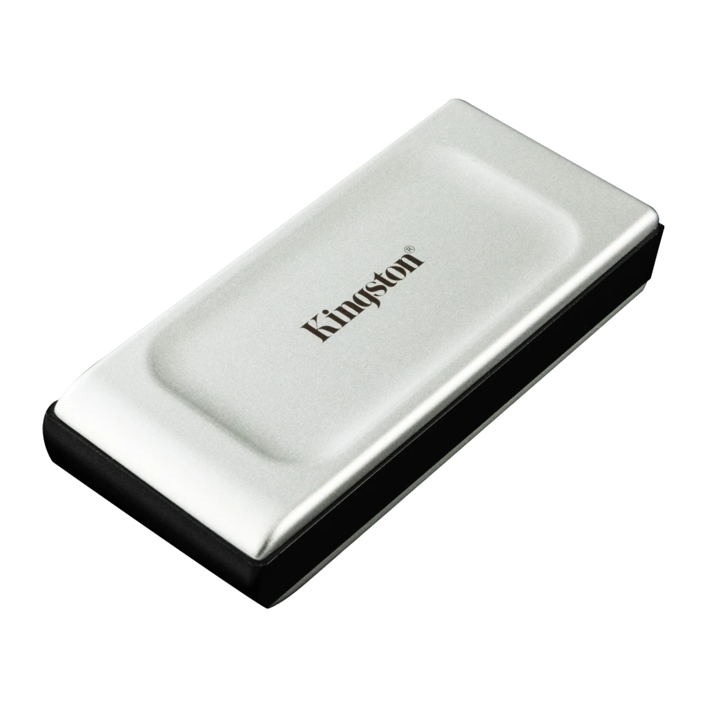 Kingston XS2000 2TB preto prata, vista frontal: carcaça prateada texturizada com logótipo Kingston centrado - Item1