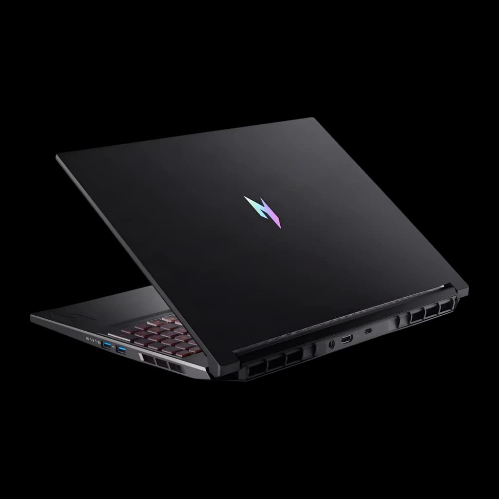 Acer Nitro V 16 AI ANV16-42 1TB Noir, vue arrière en angle: couvercle avec logo RGB, ports latéraux et grilles de ventilation