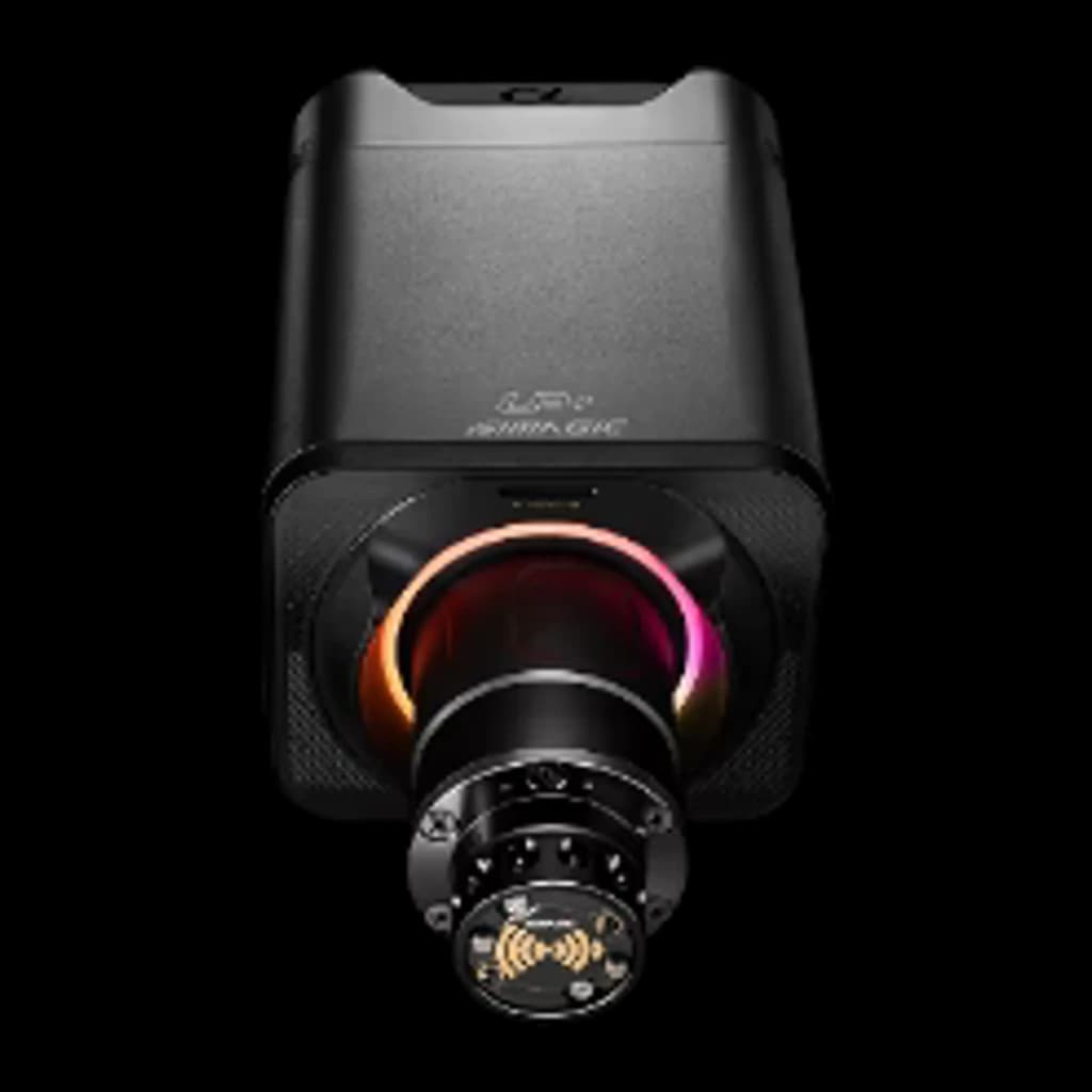 Simagic Alpha EVO Sport 9Nm preto, vista frontal: eixo QR com iluminação RGB laranja-rosa e logo Simagic