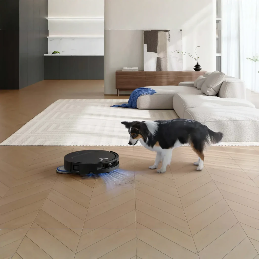 Ecovacs DEEBOT T50 OMNI Gen3 preto, vista frontal: robô aspirador na base com dois depósitos superiores e logo Ecovacs - Item7