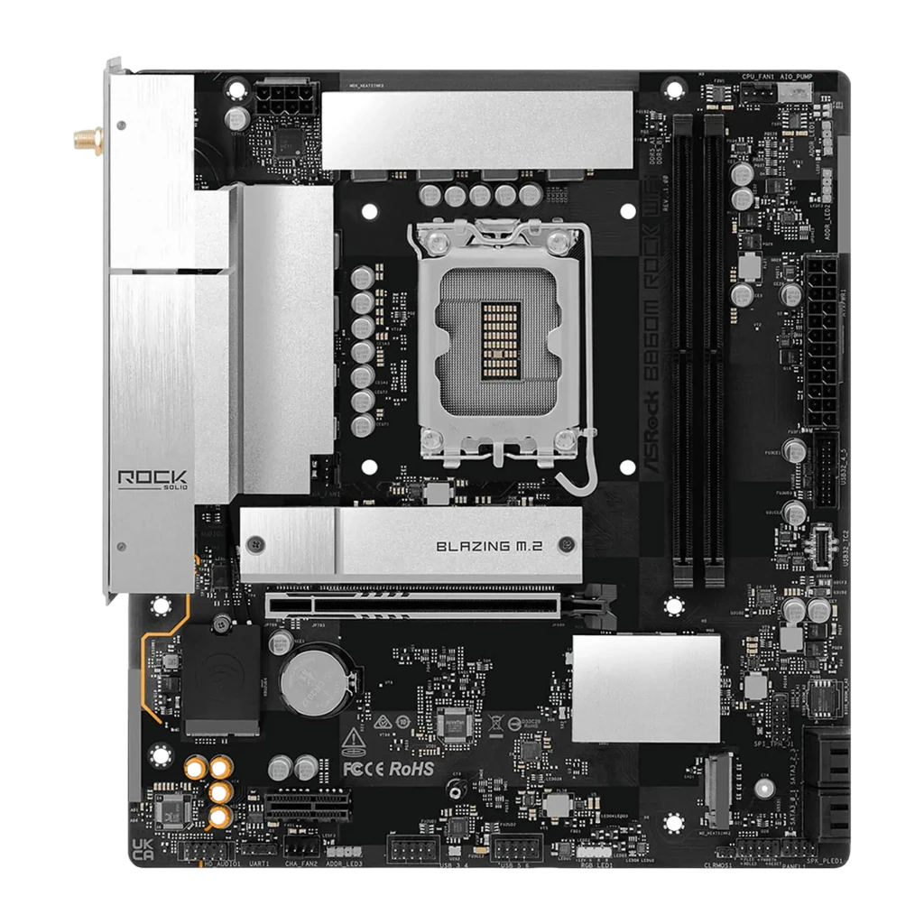 ASRock B860M Rock WiFi 128GB, vista em ângulo com caixa: placa micro ATX LGA1851, dissipadores prateados e antenas WiFi - Item1