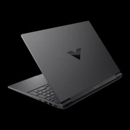 HP Victus Gaming 512GB negro, vista trasera: tapa con logo Victus en relieve y puertos traseros izquierdos visibles