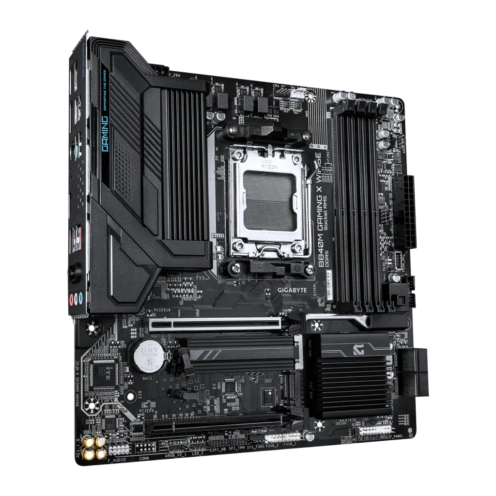 Gigabyte B840M Gaming X WIFI6E, vista frontal com caixa: placa-mãe Micro-ATX e embalagem laranja e preta - Item2