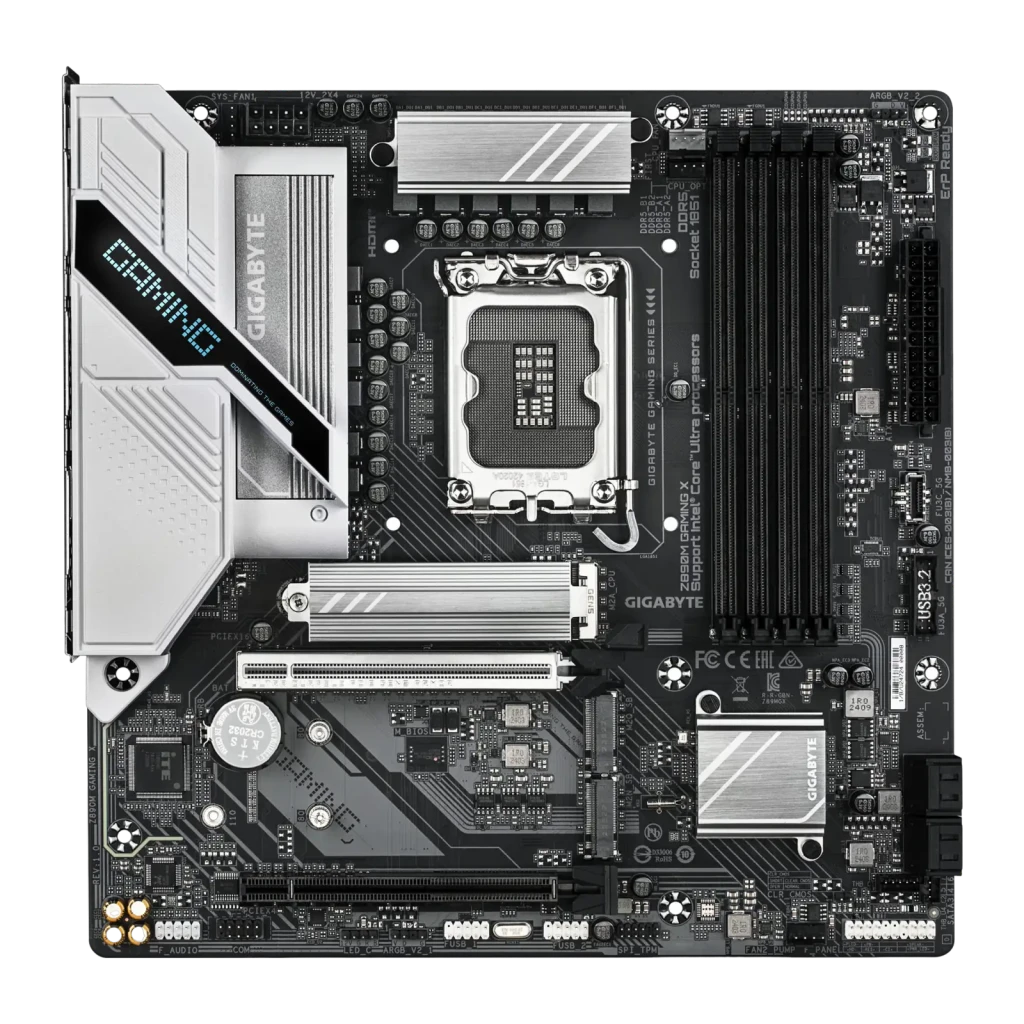 Gigabyte Z890M Gaming X Preto, vista com caixa: placa-mãe preta e prateada ao lado da embalagem laranja e preta - Item1
