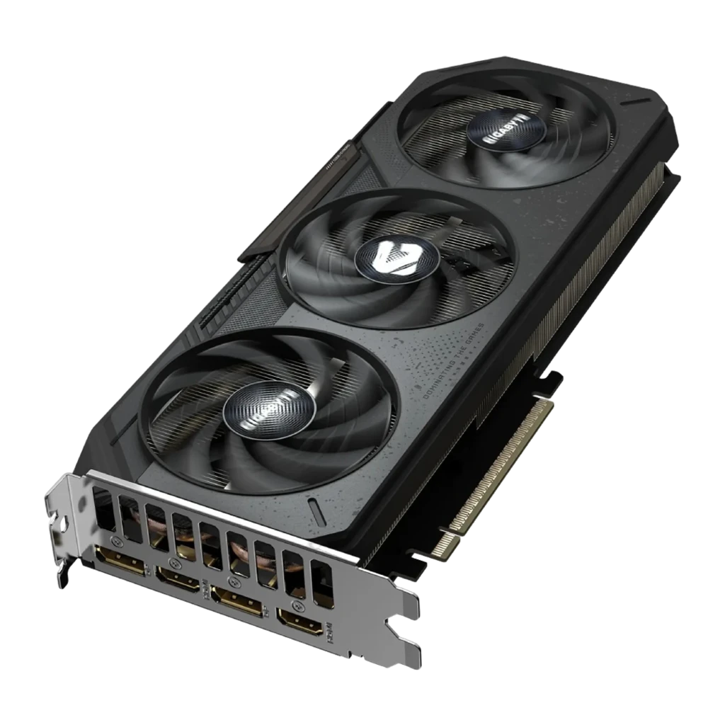 GIGABYTE GeForce RTX 5050 GAMING OC 8GB negro, kit con caja: tarjeta en ángulo frontal junto a caja naranja y verde con logo - Ítem1