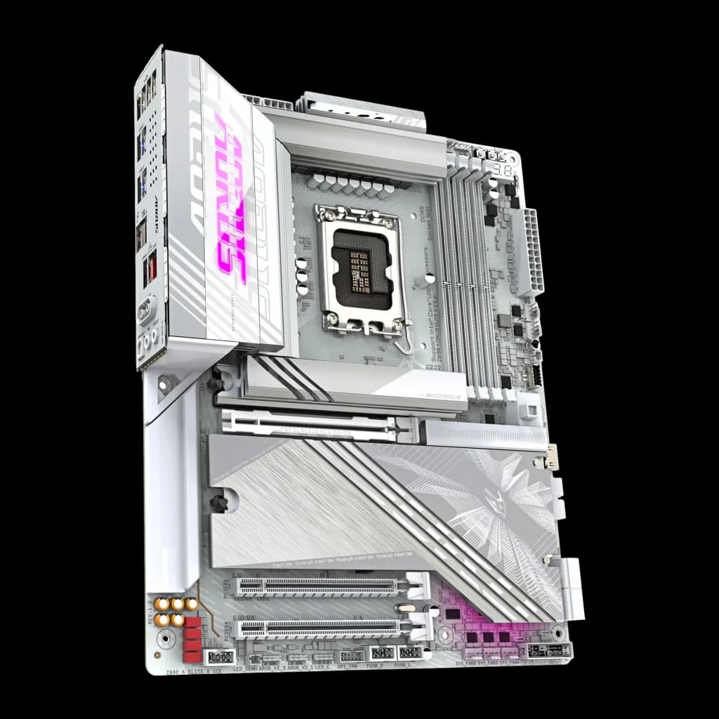 Gigabyte Z890 AORUS Elite X ICE blanche, angle avant gauche: panneau arrière intégré, dissipateur VRM et socket