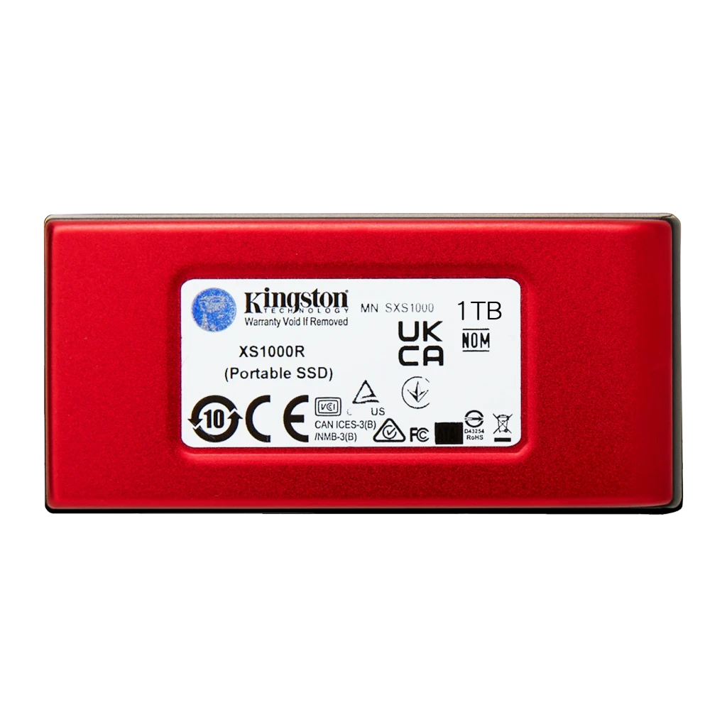 Kingston XS1000 1TB vermelho, vista frontal em ângulo: carcaça vermelha com logótipo Kingston branco e base preta - Item2