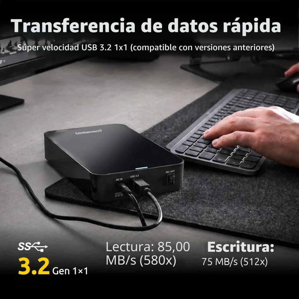 Intenso Memory Center 8TB preto, uso em secretária: ligado por USB 3.2 junto a teclado, velocidade 85 MB/s leitura