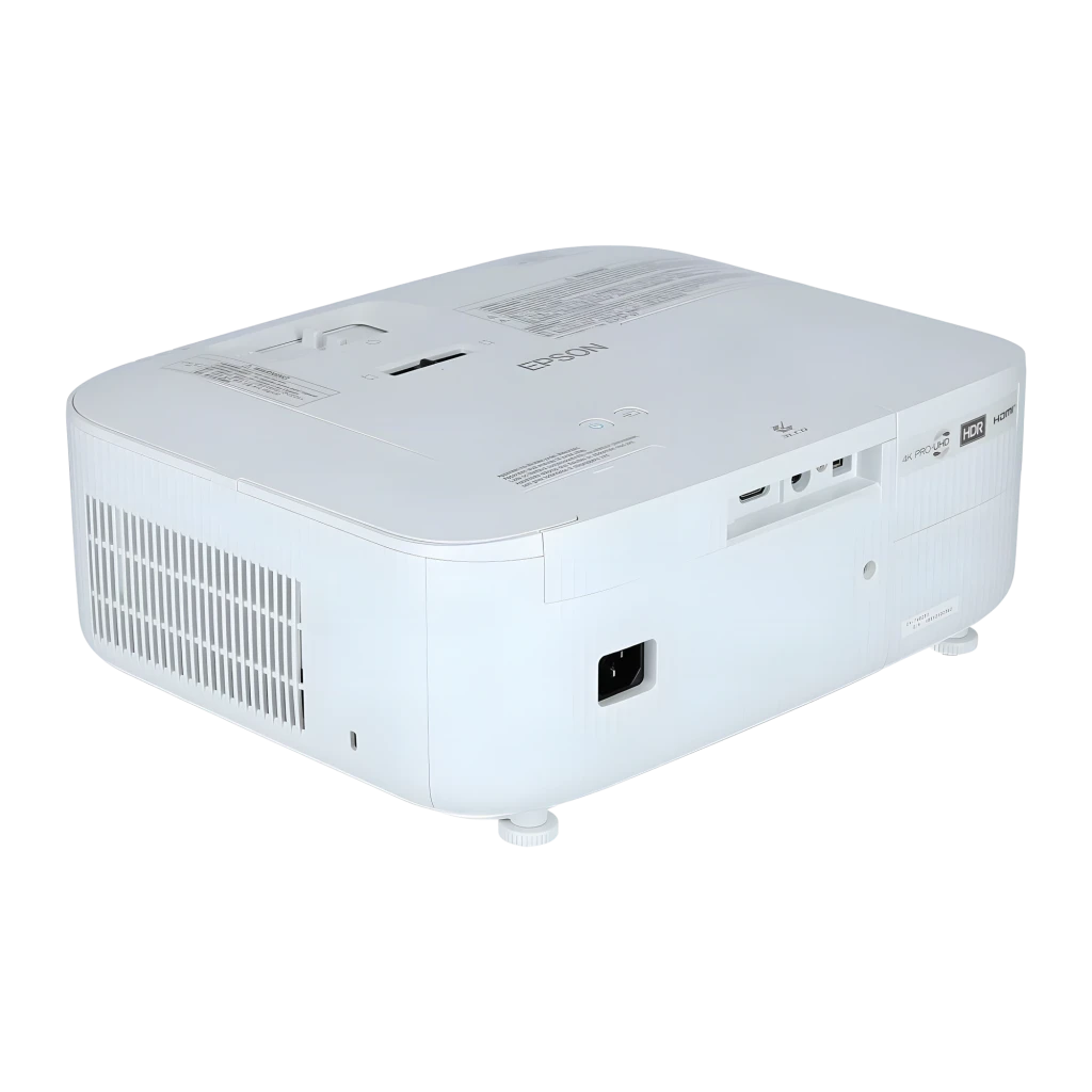 Epson EH-TW6250 2800lm 3LCD 4K+ blanc, vue avant: objectif avec monture noire et grille de ventilation latérale - Ítem7