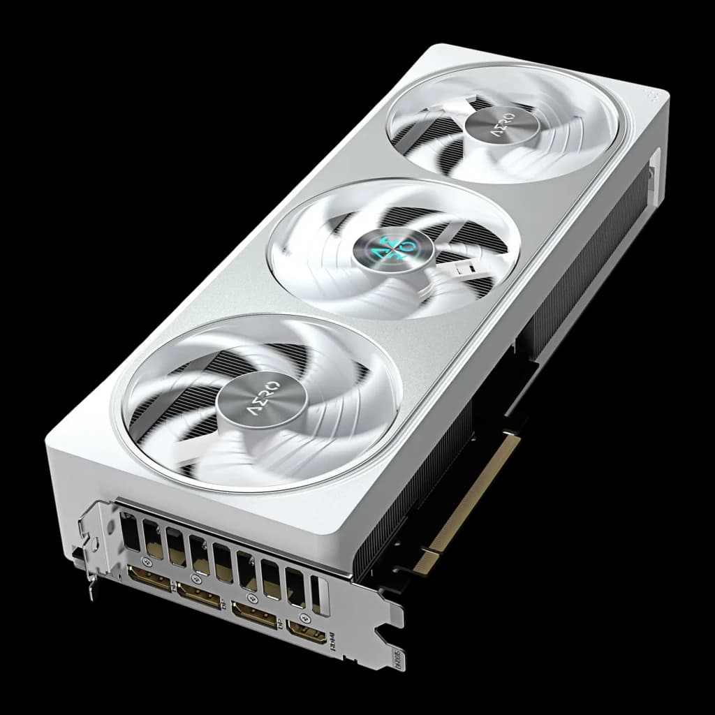 Gigabyte RTX 5070 AERO OC 12GB blanco, ángulo superior frontal: tres ventiladores blancos, carcasa blanca y puertos