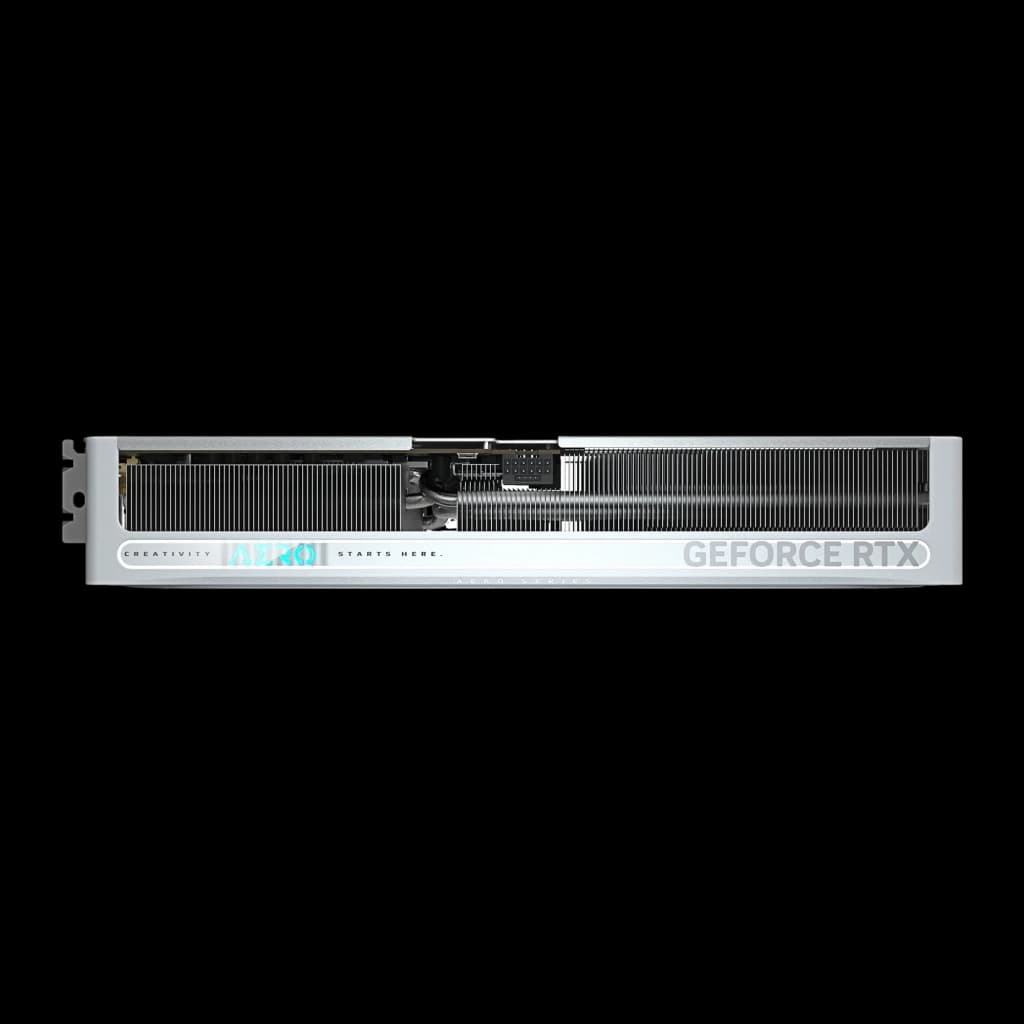 Gigabyte GeForce RTX 5070 AERO OC 12GB Blanco, vista lateral: backplate blanco con aletas disipador y logo GeForce RTX