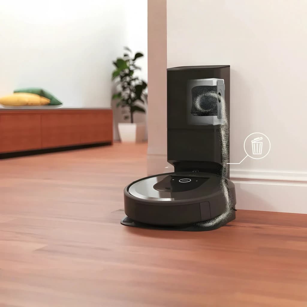 iRobot Roomba Combo i8+ preto, esvaziamento automático: robô na base expelindo sujidade para o depósito
