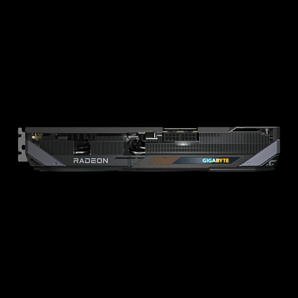 GIGABYTE Radeon RX 9070 GRE Gaming OC 12GB noir, vue latérale: dissipateur à ailettes, connecteurs d'alimentation et logos