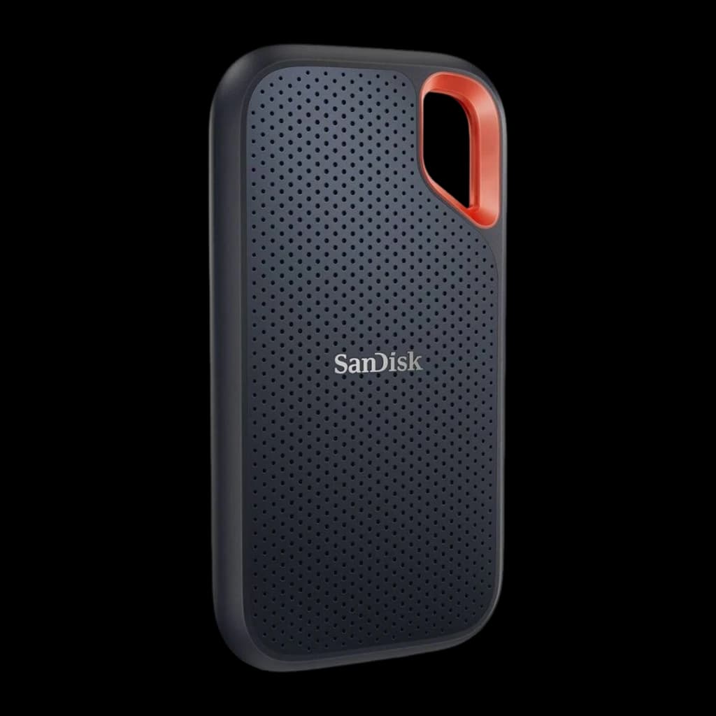 SanDisk Extreme Portable V2 4TB preto, vista frontal em ângulo: superfície perfurada, alça vermelha e logo SanDisk