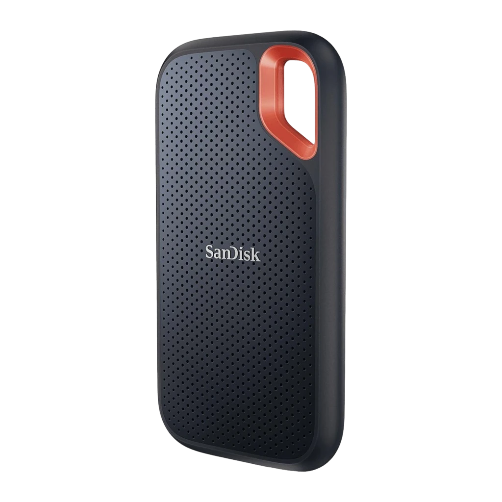 SanDisk Extreme Portable V2 4TB preto, vista frontal em ângulo: superfície perfurada, alça vermelha e logo SanDisk - Item2