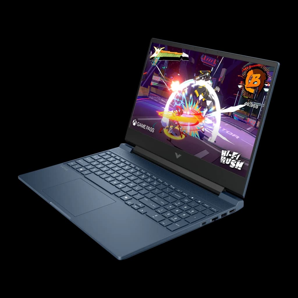 HP Victus Gaming 15-fa2040ns 1TB Bleu, vue en angle: écran avec jeu Wi-Fi Rush, clavier et ports latéraux visibles