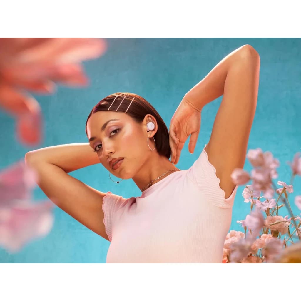 Écouteurs Bose QuietComfort Earbuds Réduction de Bruit Active In-Ear TWS Bluetooth 5.3 Rose, lifestyle: femme portant