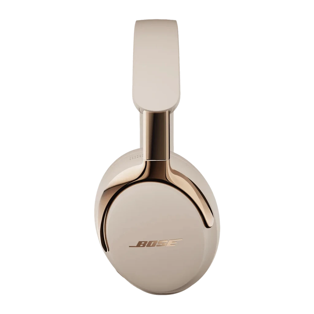 Casque Bose QuietComfort Ultra Headphones 2e Gen Réduction de Bruit Active Driftwood Sable, côté: coque avec logo Bose doré