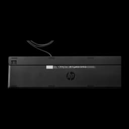 HP Desktop 320MK preto, vista inferior do teclado: base com logo HP, etiqueta de certificações e cabo USB