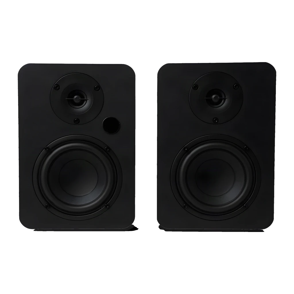 Vulkkano A4 ARC MKII negro, vista principal: altavoces 2.0 en ángulo, altavoz con rejilla de tela y mando a distancia - Ítem3