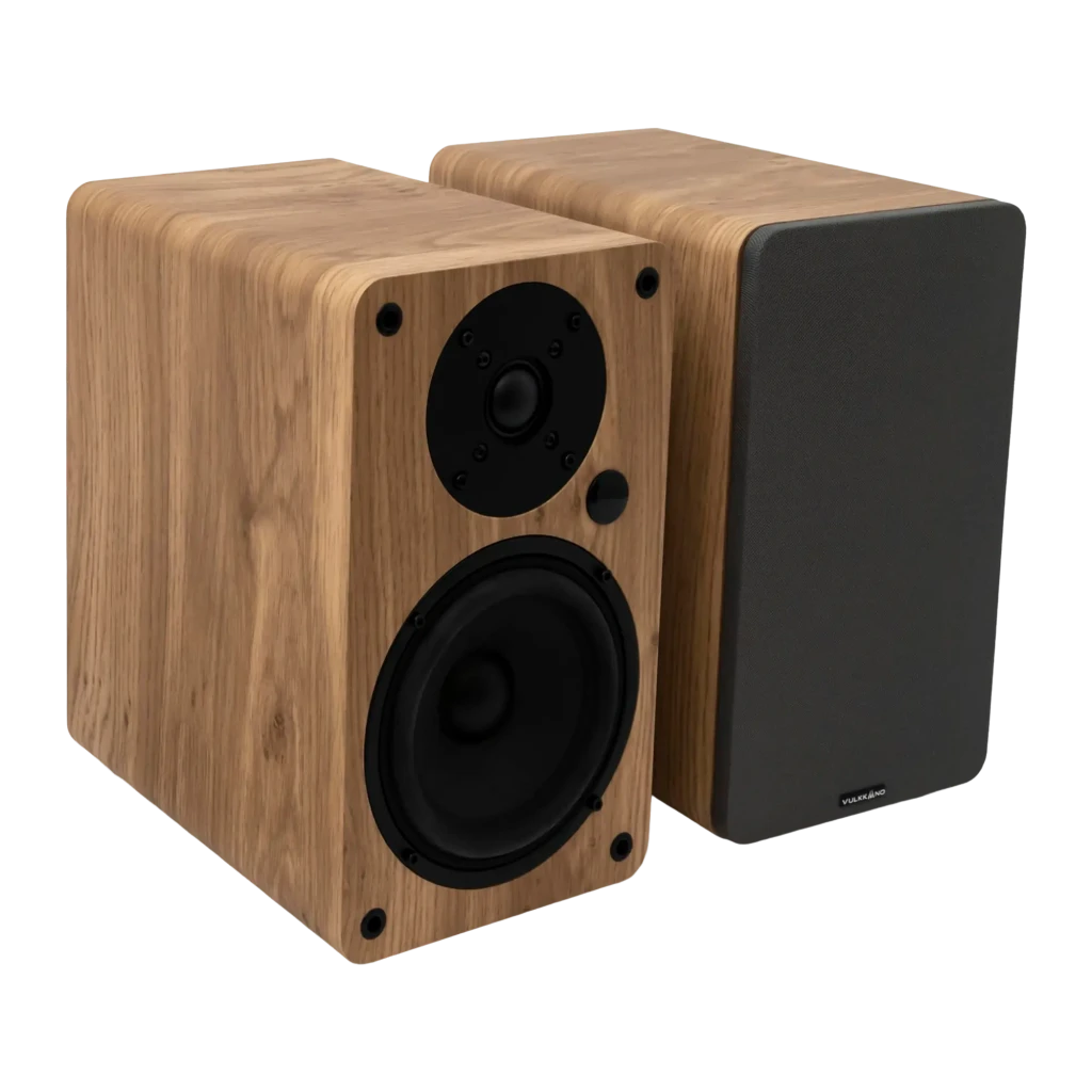 Vulkkano A4 ARC MKII Nogal, vista frontal con mando: altavoz principal con drivers expuestos y mando a distancia apoyado - Ítem1