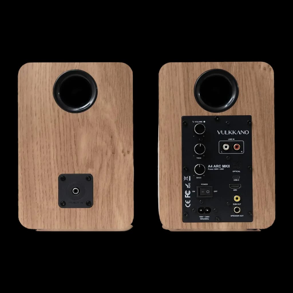 Vulkkano A4 ARC MKII Nogal, vista trasera: bass reflex, panel de conexiones con óptico, USB-C, ARC, RCA y subwoofer
