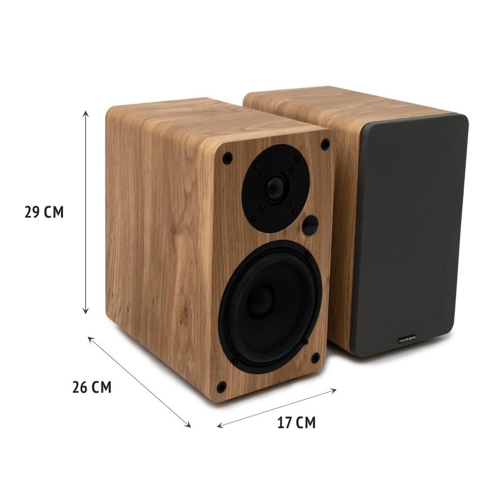 Vulkkano A4 ARC MKII Nogal, vista frontal con mando: altavoz principal con drivers expuestos y mando a distancia apoyado - Ítem4