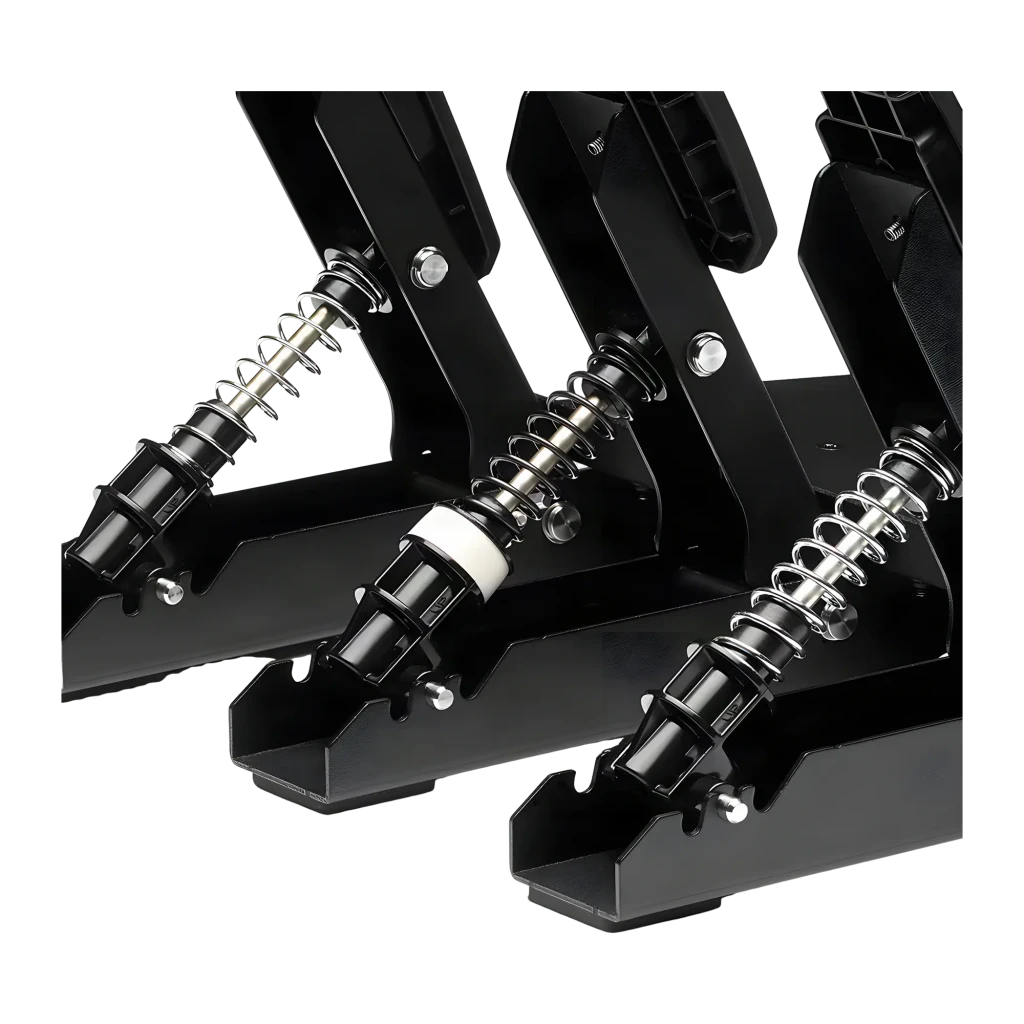 Thrustmaster Raceline Pedals III noir, vue diagonale: trois pédales métalliques avec ressorts visibles et base avec logo - Ítem5