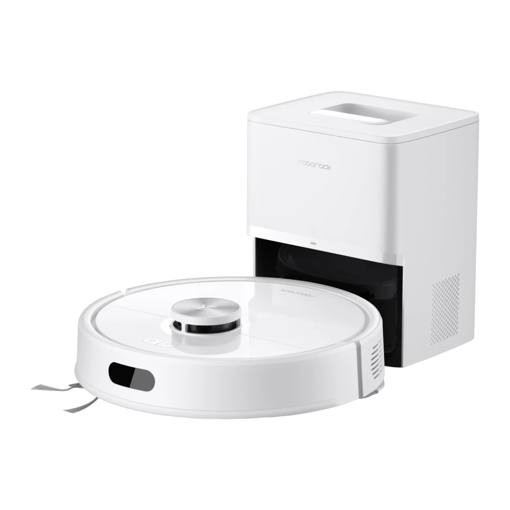 Roborock Q7 TF+ blanco, kit con base de vaciado automático: robot acoplado a la estación, vista frontal izquierda en ángulo
