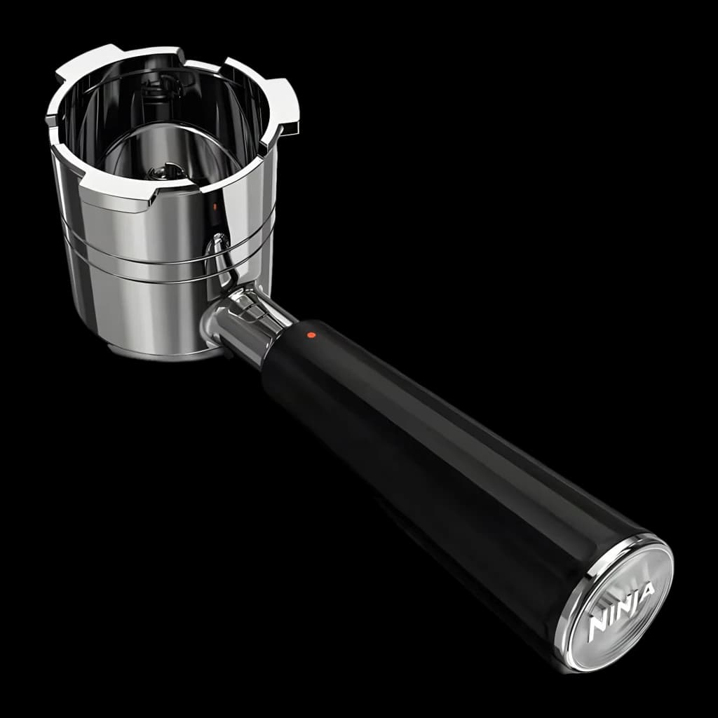 Ninja Luxe Cafe Essential ES501EU Cafeteira espresso castanho, detalhe: portafiltro metálico cromado com cabo preto e logo