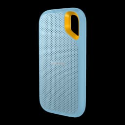 SanDisk Extreme Portable V2 2TB bleu, vue en angle: perspective trois quarts montrant l'épaisseur et le côté du SSD